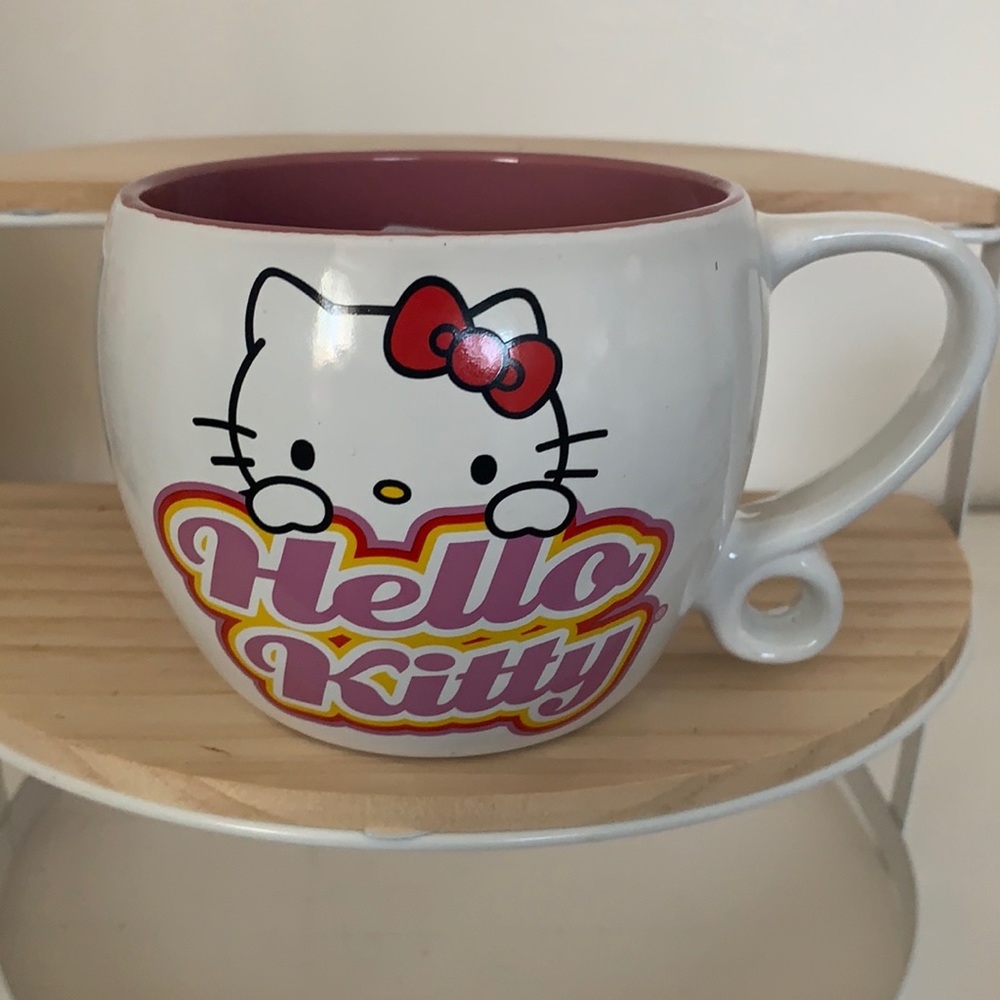 Hello Kitty/ Sanrio 16 oz / 473 ml Ceramic Brand New Mug.